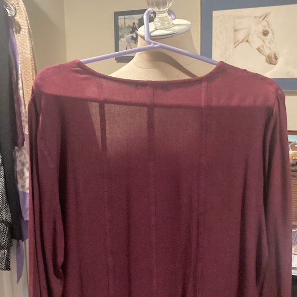 The Pyramid Collection burgandy tunic. Sz. Large. - Picture 5 of 7